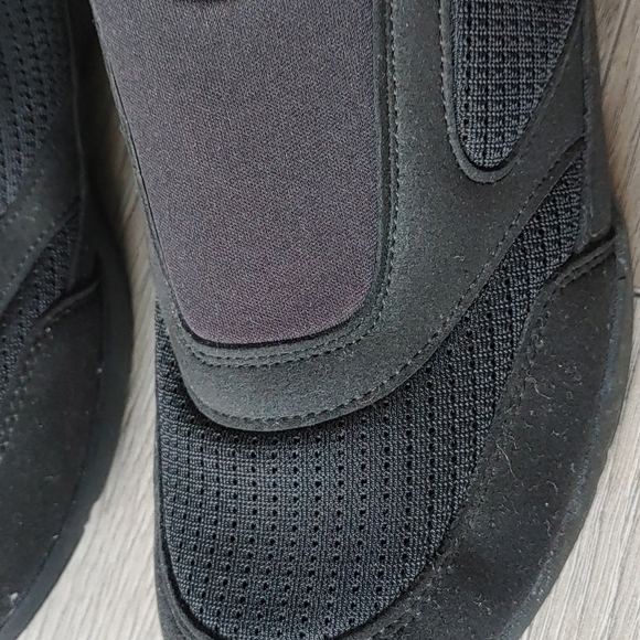 Soft walking shoes - Picture 2 of 4